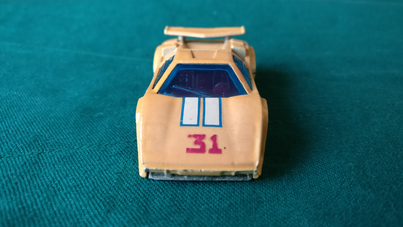Illustration for article titled Color Changing Countach